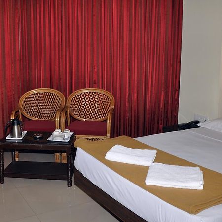 Hotel Blue Hills International Уті Екстер'єр фото