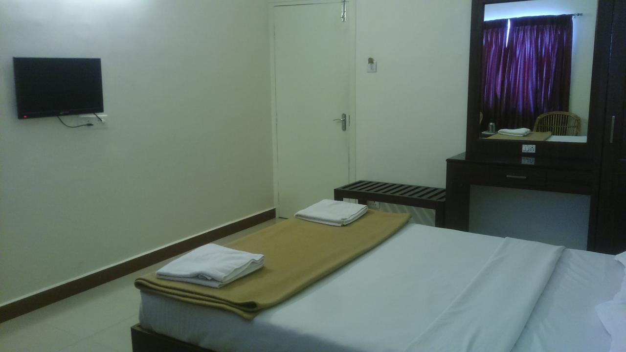 Hotel Blue Hills International Уті Екстер'єр фото