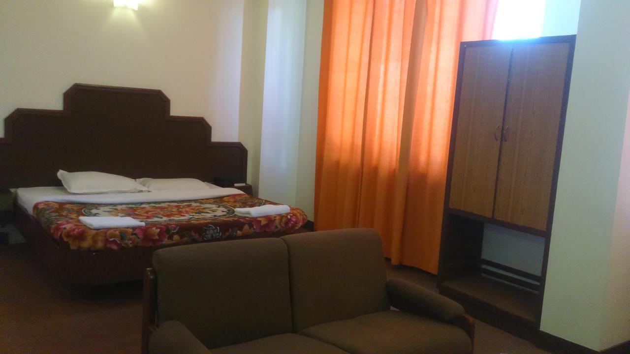 Hotel Blue Hills International Уті Екстер'єр фото