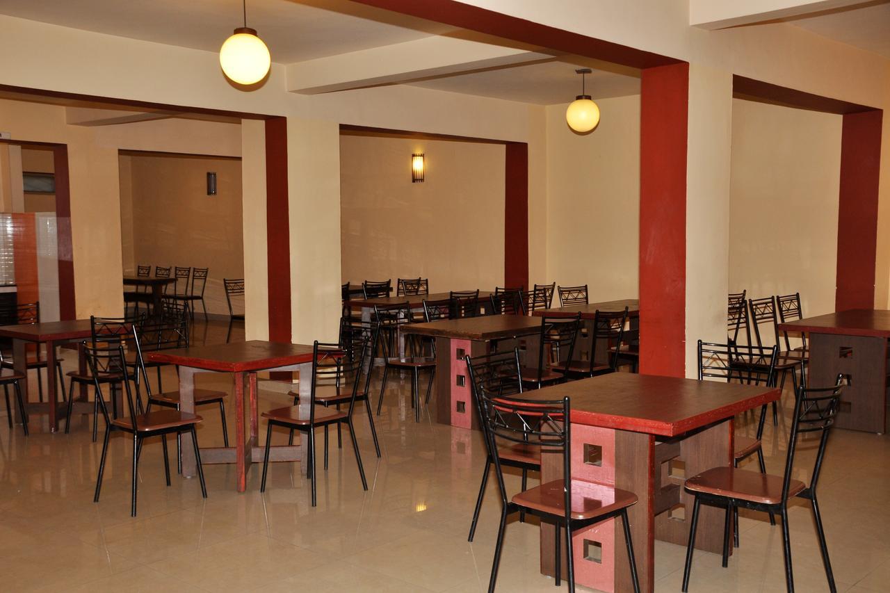 Hotel Blue Hills International Уті Екстер'єр фото