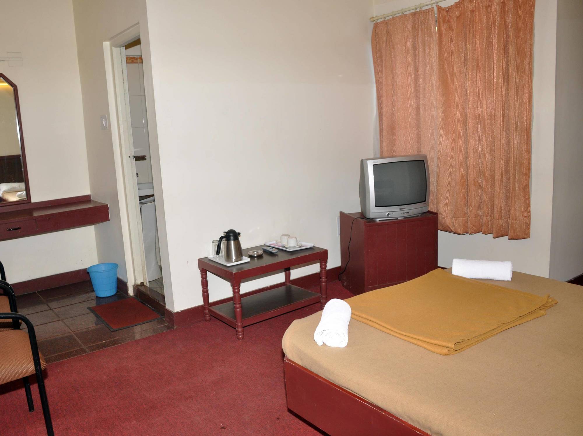 Hotel Blue Hills International Уті Екстер'єр фото
